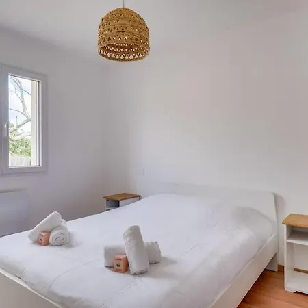 Maison Neuve A Proximite Immediate De St Emilion Vakantiehuis *