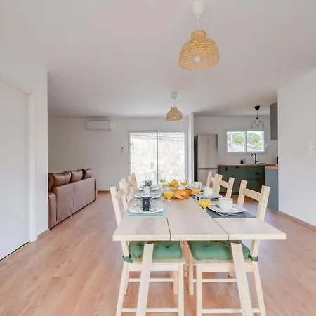 Maison Neuve A Proximite Immediate De St Emilion Holiday home *