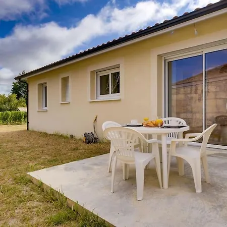 Holiday home Maison Neuve A Proximite Immediate De St Emilion Neac