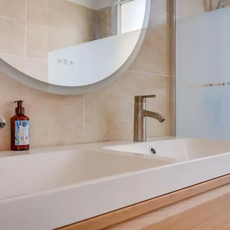 Maison Neuve A Proximite Immediate De St Emilion *