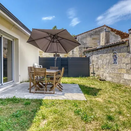 La Casa 펜션 Néac