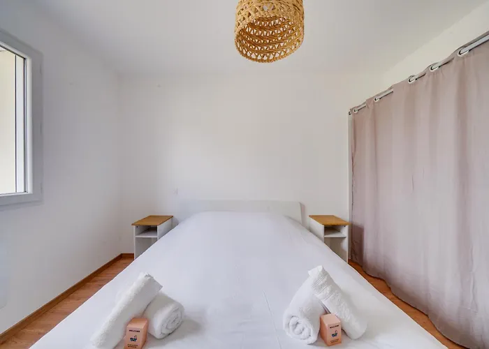 Maison Neuve A Proximite Immediate De St Emilion